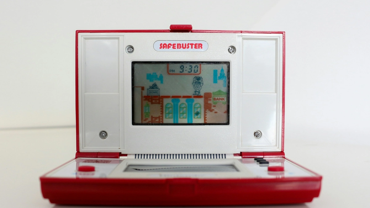 Open Game & Watch Safebuster, red shell and monochrome LCD screens